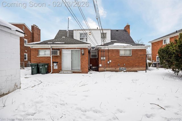 2005 Vernier Road, Grosse Pointe Woods, MI 48236