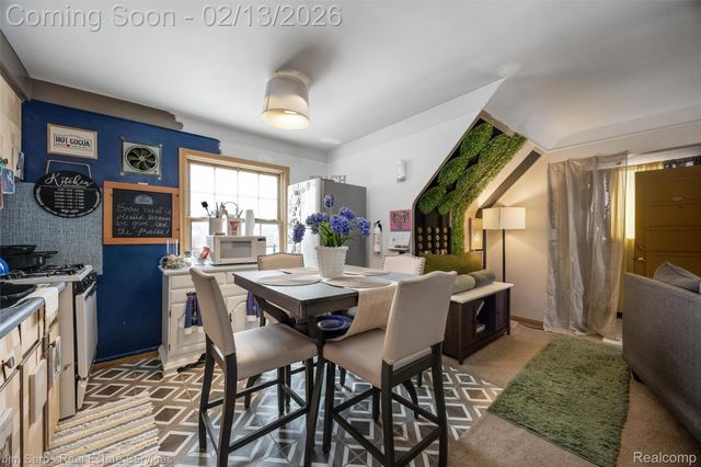 2005 Vernier Road, Grosse Pointe Woods, MI 48236