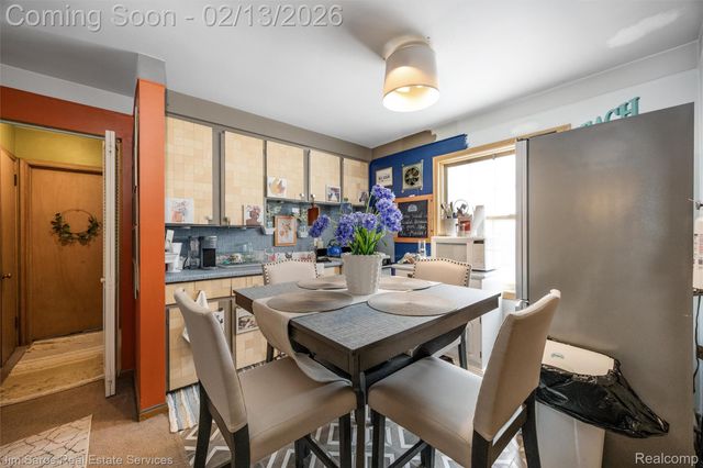 2005 Vernier Road, Grosse Pointe Woods, MI 48236