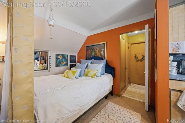 2005 Vernier Road, Grosse Pointe Woods, MI 48236