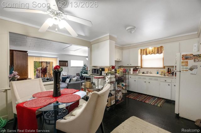 2005 Vernier Road, Grosse Pointe Woods, MI 48236