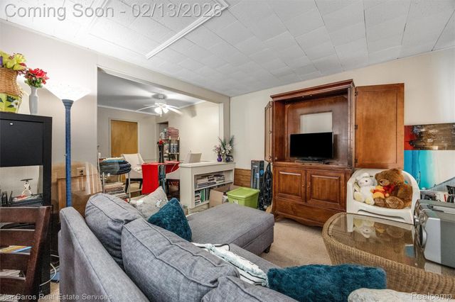 2005 Vernier Road, Grosse Pointe Woods, MI 48236