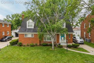 2005 Vernier Road, Grosse Pointe Woods, MI 48236