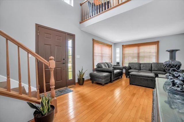 1 Stratford Court, South Elgin, IL 60177