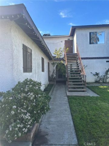 836 E New York, Long Beach, CA 90813