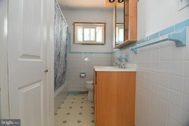 942 MEARNS RD, Warminster, PA 18974