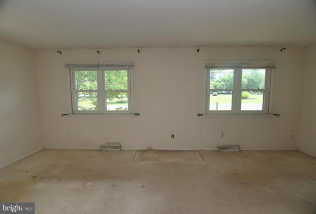 942 MEARNS RD, Warminster, PA 18974
