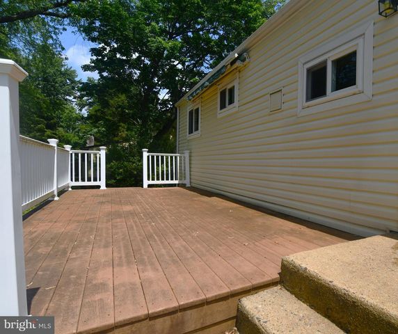 942 MEARNS RD, Warminster, PA 18974