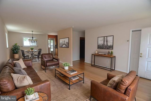 942 MEARNS RD, Warminster, PA 18974