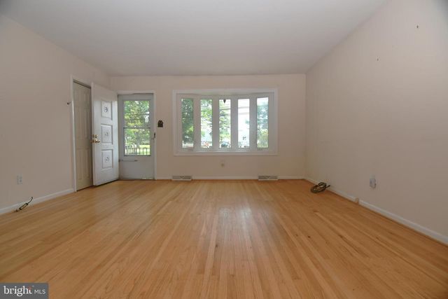 942 MEARNS RD, Warminster, PA 18974