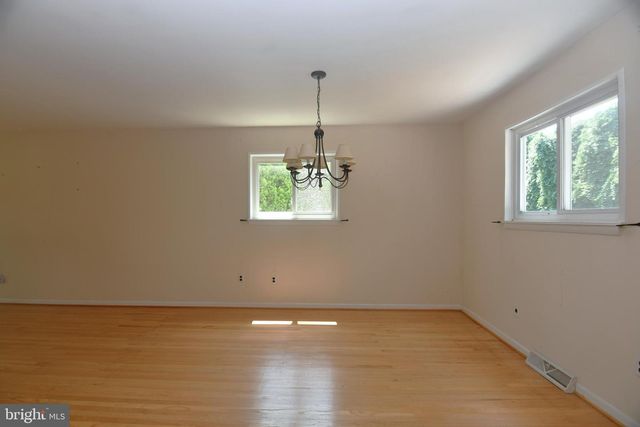 942 MEARNS RD, Warminster, PA 18974