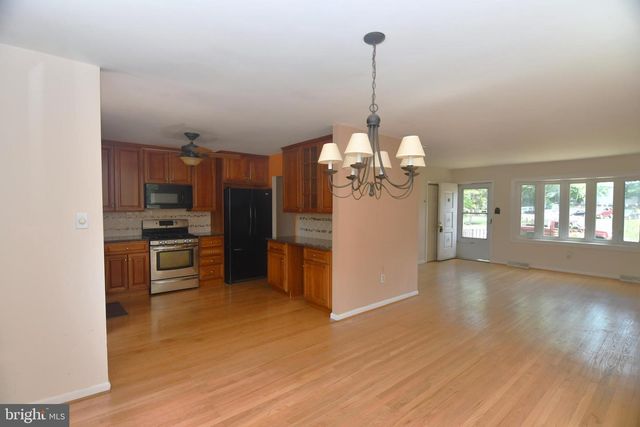 942 MEARNS RD, Warminster, PA 18974