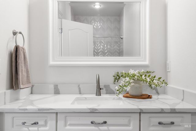 1197 N Cove Colony Way, Eagle, ID 83616