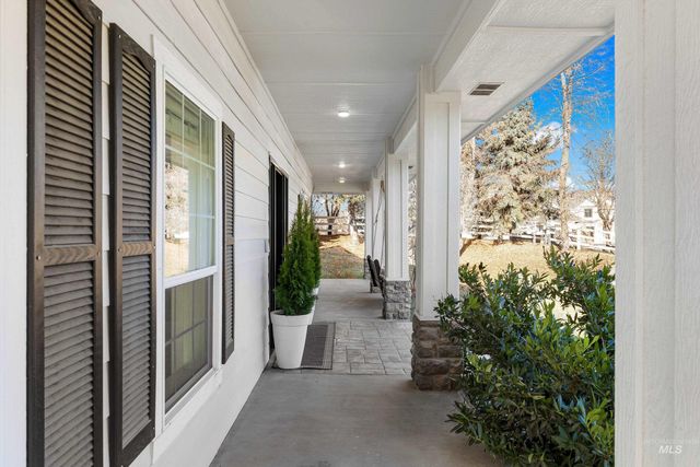 1197 N Cove Colony Way, Eagle, ID 83616