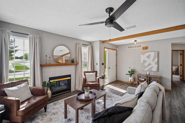 1400 S 52nd Street 13, West Des Moines, IA 50265