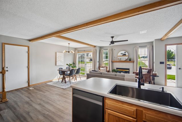 1400 S 52nd Street 13, West Des Moines, IA 50265