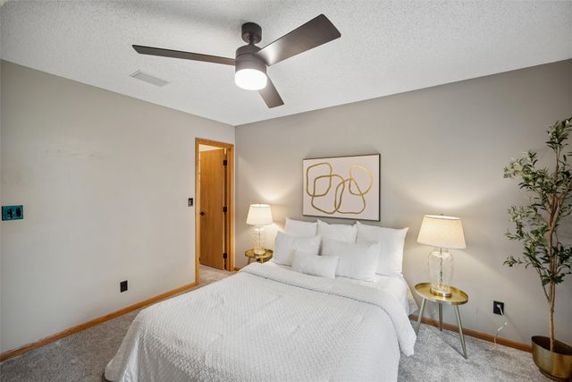 1400 S 52nd Street 13, West Des Moines, IA 50265