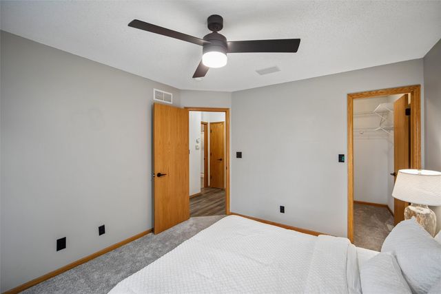 1400 S 52nd Street 13, West Des Moines, IA 50265