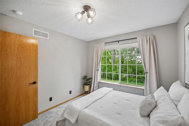 1400 S 52nd Street 13, West Des Moines, IA 50265