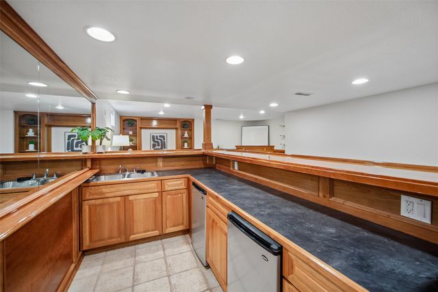 1400 S 52nd Street 13, West Des Moines, IA 50265