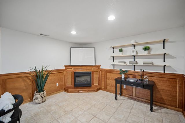1400 S 52nd Street 13, West Des Moines, IA 50265