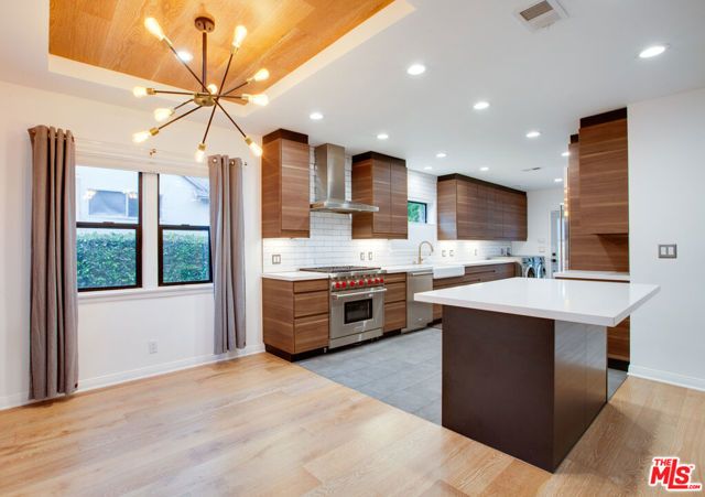 5518 Carpenter Avenue, Valley Village, CA 91607