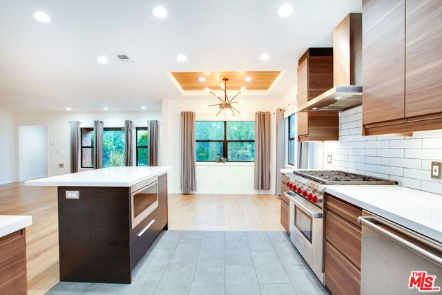 5518 Carpenter Avenue, Valley Village, CA 91607