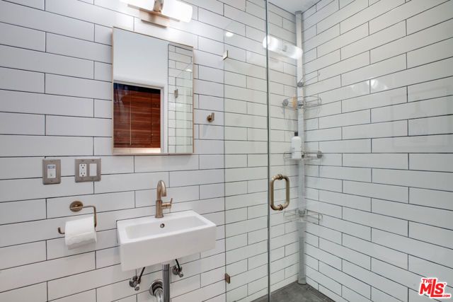 5518 Carpenter Avenue, Valley Village, CA 91607