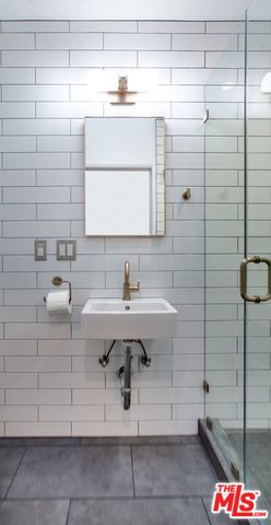 5518 Carpenter Avenue, Valley Village, CA 91607