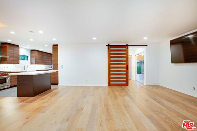 5518 Carpenter Avenue, Valley Village, CA 91607