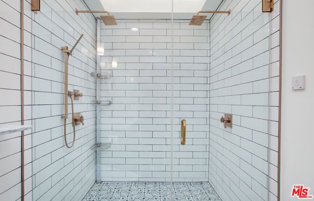 5518 Carpenter Avenue, Valley Village, CA 91607