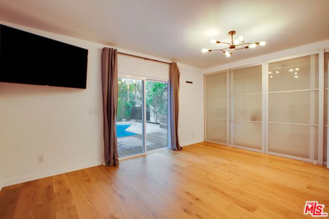 5518 Carpenter Avenue, Valley Village, CA 91607