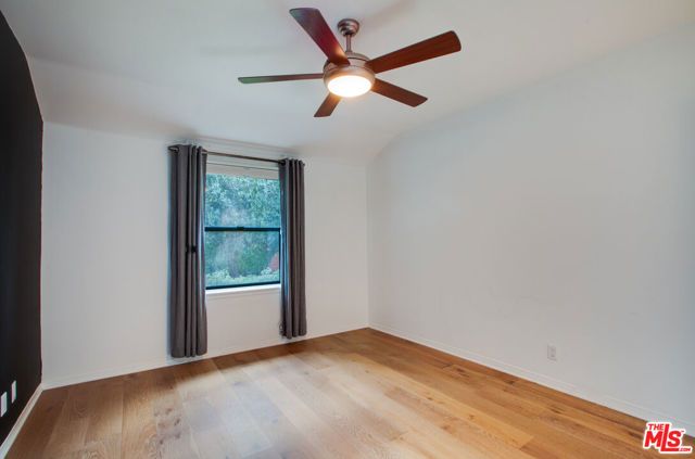 5518 Carpenter Avenue, Valley Village, CA 91607