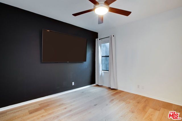 5518 Carpenter Avenue, Valley Village, CA 91607