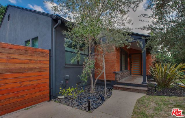 5518 Carpenter Avenue, Valley Village, CA 91607