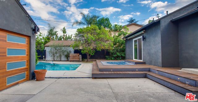 5518 Carpenter Avenue, Valley Village, CA 91607