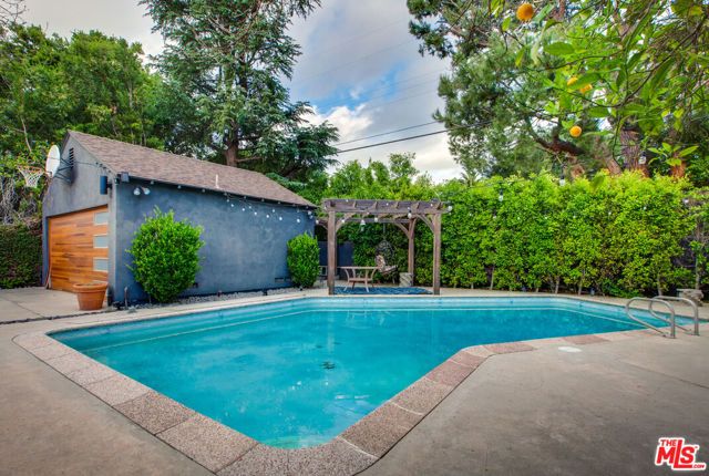 5518 Carpenter Avenue, Valley Village, CA 91607