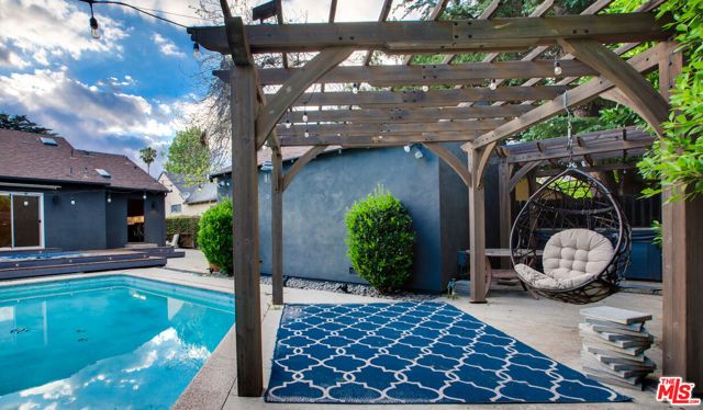 5518 Carpenter Avenue, Valley Village, CA 91607