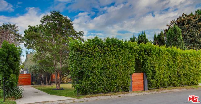 5518 Carpenter Avenue, Valley Village, CA 91607