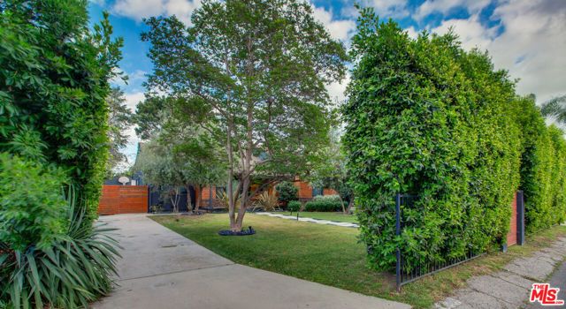 5518 Carpenter Avenue, Valley Village, CA 91607