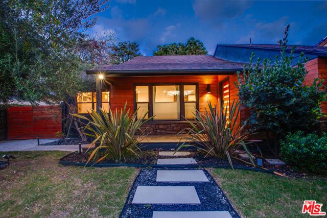 5518 Carpenter Avenue, Valley Village, CA 91607