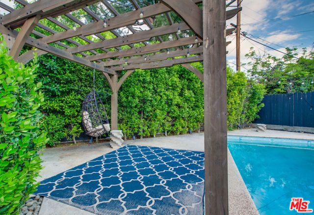 5518 Carpenter Avenue, Valley Village, CA 91607