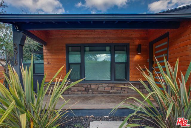 5518 Carpenter Avenue, Valley Village, CA 91607