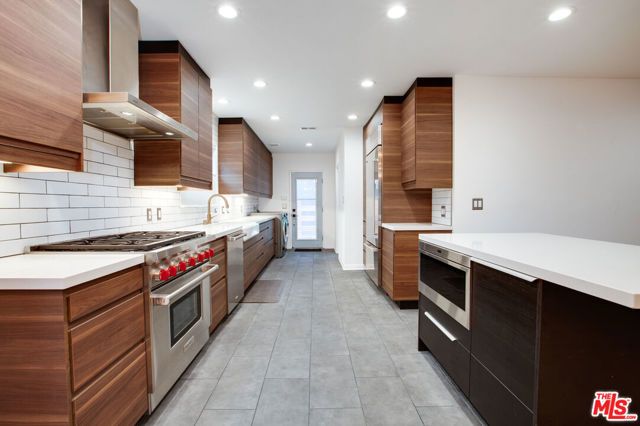 5518 Carpenter Avenue, Valley Village, CA 91607