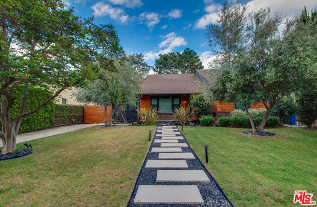 5518 Carpenter Avenue, Valley Village, CA 91607