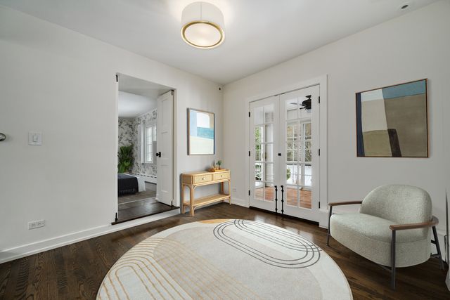 901 E Glenwood Road, Glenview, IL 60025