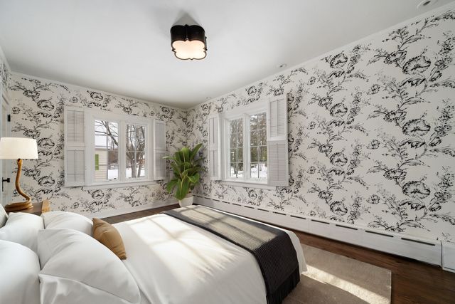 901 E Glenwood Road, Glenview, IL 60025