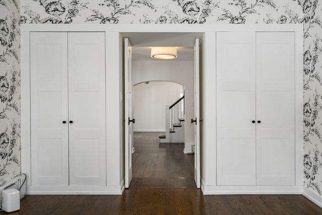 901 E Glenwood Road, Glenview, IL 60025