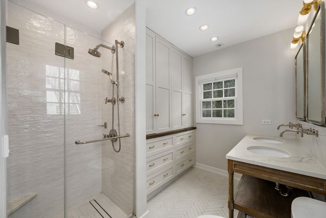 901 E Glenwood Road, Glenview, IL 60025