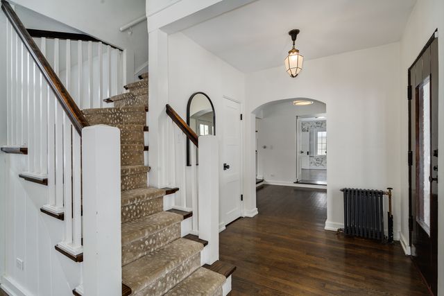 901 E Glenwood Road, Glenview, IL 60025